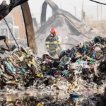 Baterie, posibilă cauză a incendiului de la stația de deșeuri
