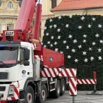 Brad de Crăciun cu steluțe, în Piața Mare. „Târgul va arăta diferit în poze”