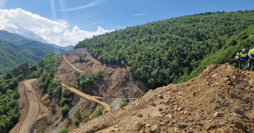 Buzoianu: Grindeanu minte ridicol despre autostrada Sibiu - Pitești