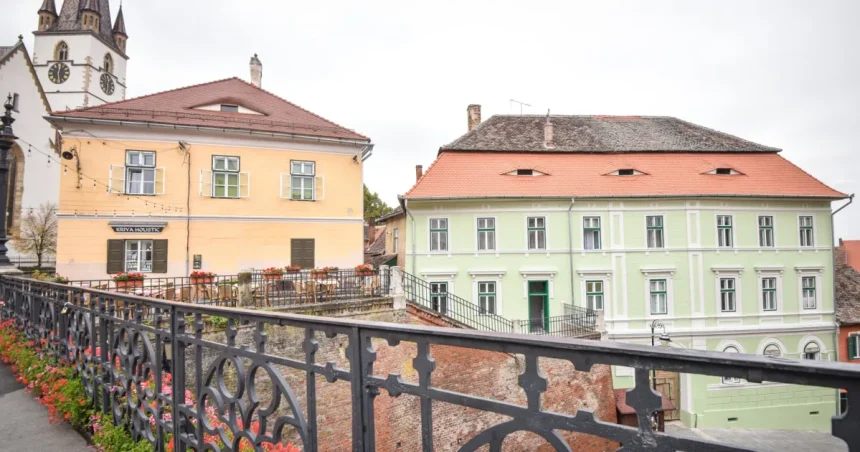 Clădirea de lângă Podul Minciunilor, refăcută pe banii proprietarilor