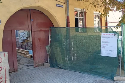 Constructor reclamă sesizările pentru reabilitarea unei case în centrul istoric din Sibiu