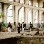 Copiii fotografiază fosta fabrică Independența și creează colaje despre Sibiul din 2050