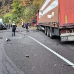 DN7 blocat la Brezoi după un accident; un bărbat a rămas încarcerat