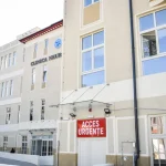 Față asimetrică, braț slab și vorbire afectată pot indica AVC. Sunați imediat 112
