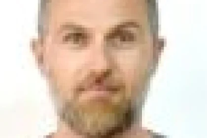 Femeie de 80 de ani rănită după ce a căzut într-un canal de 3 metri în Sibiu