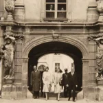 Imagini istorice cu portalul cu atlanți de la Palatul Brukenthal, sculptat acum 240 de ani