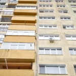 Impozit dublu pentru balcoanele închise fără acte. Administratorii din Sibiu cer sprijin