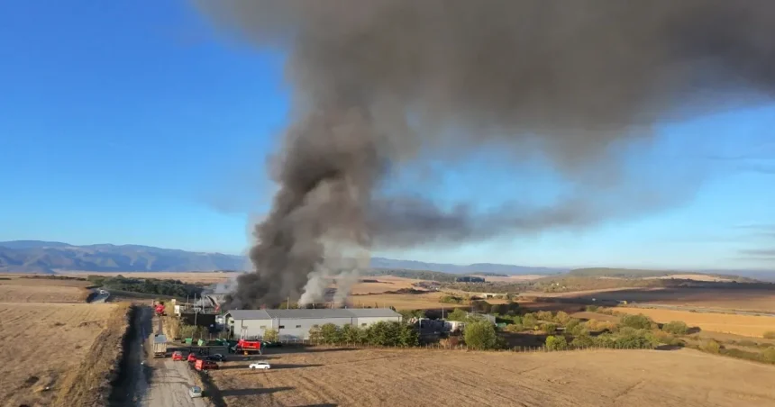 Incendiu la stația de deșeuri din Rusciori. Fumul nu a ajuns în Sibiu