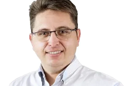 Ionuț Octavian Năstase explică procedurile minim invazive la Spitalul din Sibiu