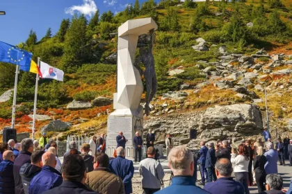 Monument al constructorilor Transfăgărășanului, dezvelit la Cota 1800