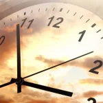 Ora de iarnă 2026: ceasurile se dau înapoi în noaptea de sâmbătă spre duminică