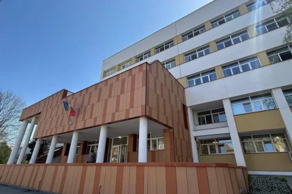 Osteoporoza, boala tăcută depistată des după o fractură. Cine e la risc și cum prevenim