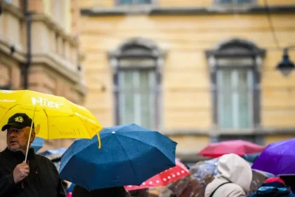 Ploi în tot județul Sibiu și ninsori la peste 1.500 de metri până marți dimineață