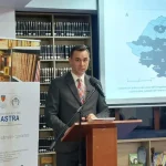 România îmbătrânește cel mai repede din UE: stăm mult pe telefon și mai puțin facem copii