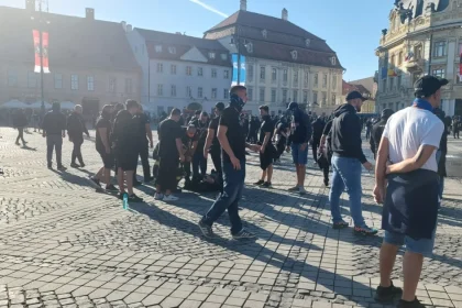 Scandal între galerii în centrul Sibiului. Jandarmii au folosit spray lacrimogen