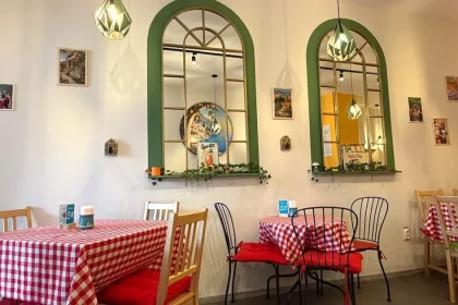 Soare italian chiar și când afară sunt nori. La Cannoleria, pofta vine mâncând