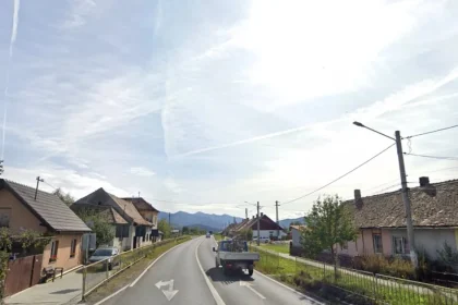 Tălmaciu: Locuitorii cer CNAIR să strângă gunoaiele de pe marginea drumului