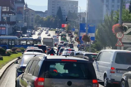Trafic inteligent: doar semafoarele din giratoriul Milea-Dumbrăvii active. Se fac coloane