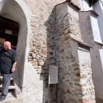 Ultimii sași din Stejărișu: povestea lui Nea Miș despre casă și credință
