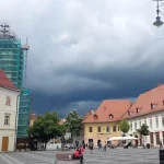 Vreme rea în weekend și la început de săptămână: ploi, vânt și lapoviță la munte