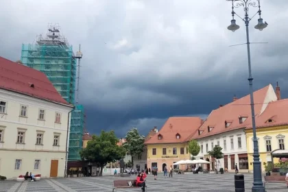 Vreme rea în weekend și la început de săptămână: ploi, vânt și lapoviță la munte