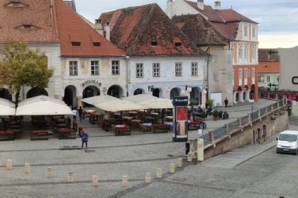 Vremea în Sibiu: ceață dimineața, 2–4 grade, ziua 15 grade, vânt tare pe creste